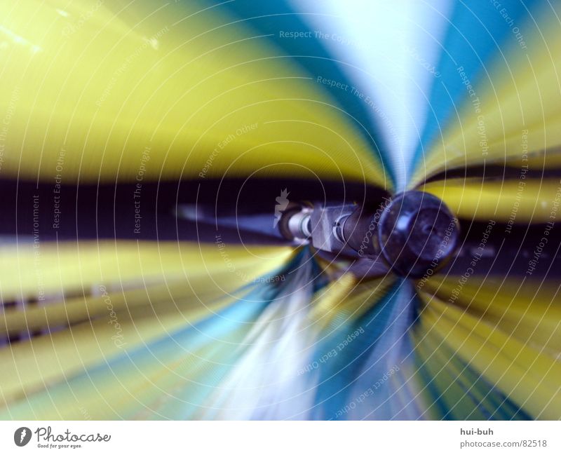 Farbenspiel drehen Drehung Geschwindigkeit Physik Stoff alt Brise Windkraftanlage Mittelpunkt colour Unschärfe Fahrrad Bewegung Auge Punkt Statue Leben