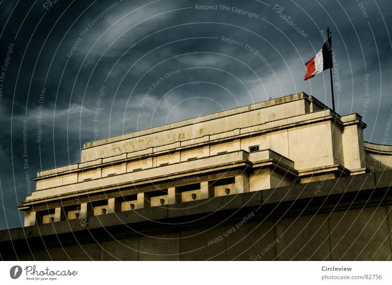 palais de chaillot Palais de Chaillot Paris Wolken Kunst dunkel aufregend beängstigend unheimlich Stimmung Tourist Tourismus Stadt Flair bedrohlich gruselig