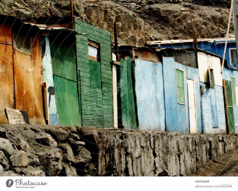 color line Holzmehl Insolvenz Haus Südamerika abandonment colours stones rocks poor street desert houses