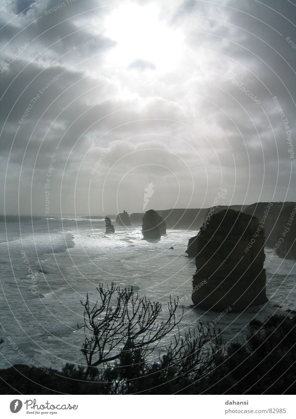 Die 12 Aposteln demütig Australien Küste Meer Licht grau Klippe Trauer Hoffnung Felsvorsprung Strand Felsformation in Australien Berühmte Felsen in Australien