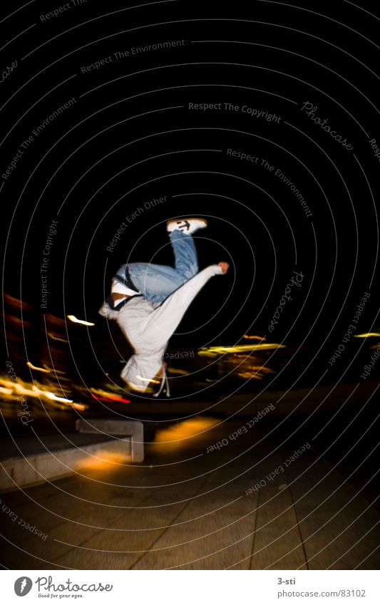 Salto-Ben Rückwärtssalto Kollision Skateboarding Nacht dunkel Freizeit & Hobby Sport Stil Fischauge Weitwinkel Lust Freude Ferien & Urlaub & Reisen Junger Mann