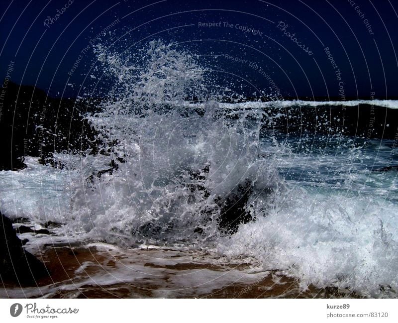 Perfekte Welle Wellen Strand Meer Ferien & Urlaub & Reisen Brandung Sturm Wassertropfen Meerwasser Sommer Sandstrand nass Sardinien blau Stein Wind Salz Himmel