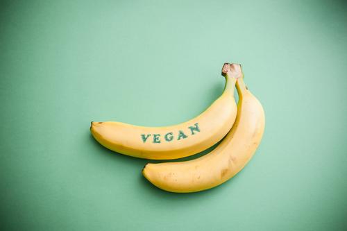 Hätten Adam und Eva mal weiterhin Bananen gegessen … Lebensmittel Frucht Ernährung Frühstück Bioprodukte Vegetarische Ernährung Diät Lifestyle Stil