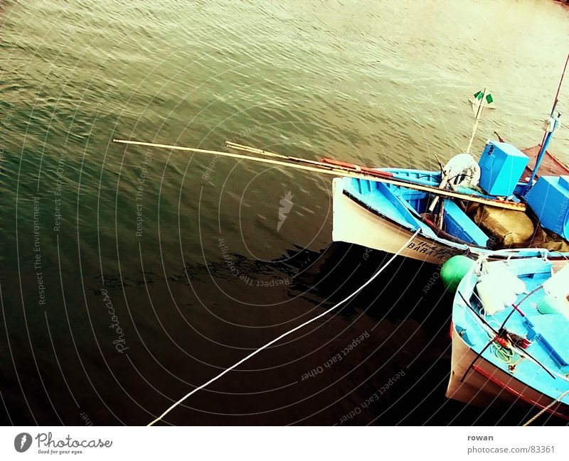 blaugrün See Angelgerät Meer wellig Wasserfahrzeug Holz klein Azoren Portugal Fischer Angler Angelrute Fischerboot Schnur ruhig Unendlichkeit Physik Sommer