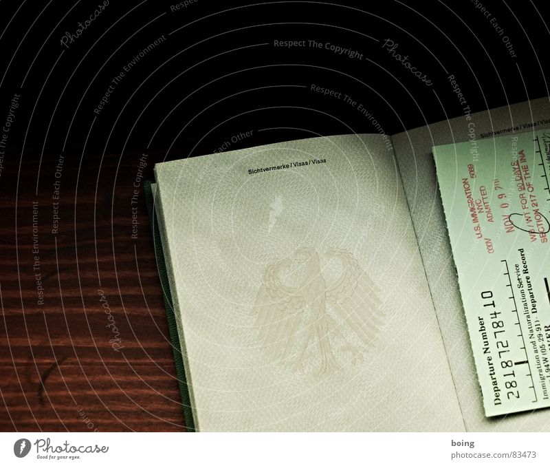 Du Auslandsmann? Du Brain Drain? Auswanderer Schriftstück Ausweis Migration Personalausweis Grenze Reisepass Zufluchtsort Politik & Staat Flüchtlinge