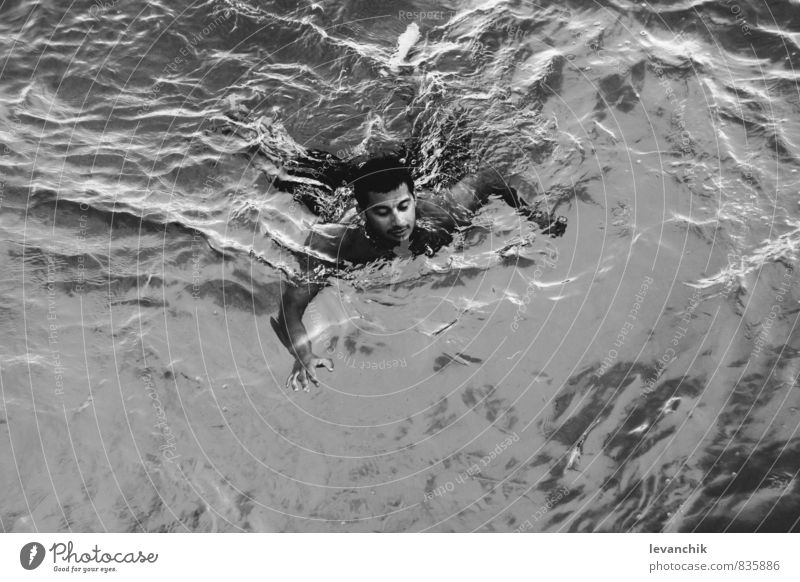 Fisch Wasser Schwimmen & Baden Abenteuer Mann Meer Schwarzweißfoto Detailaufnahme Porträt