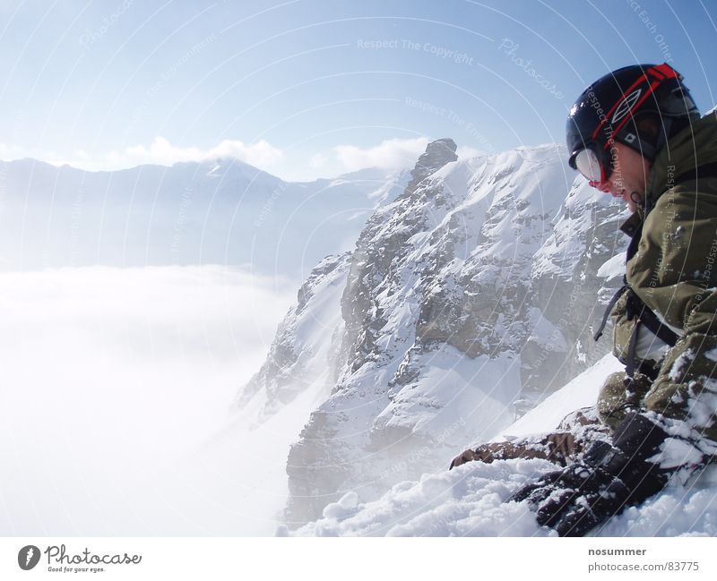 ausschau nach der optimalen line Tiefschnee Blick Aussicht Nebel Panorama (Aussicht) Berghang Helm Jacke Konzentration Sport Spielen Winter Schnee backcountry
