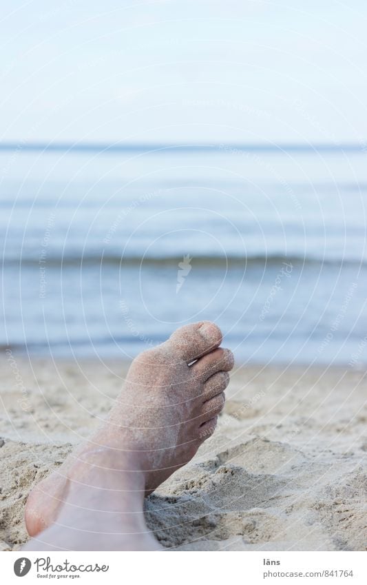 mehr möchte ich nicht... Mensch Mann Erwachsene Beine Fuß 1 Natur Landschaft Urelemente Sand Luft Wasser Sommer Küste Strand Ostsee liegen maritim blau Erholung