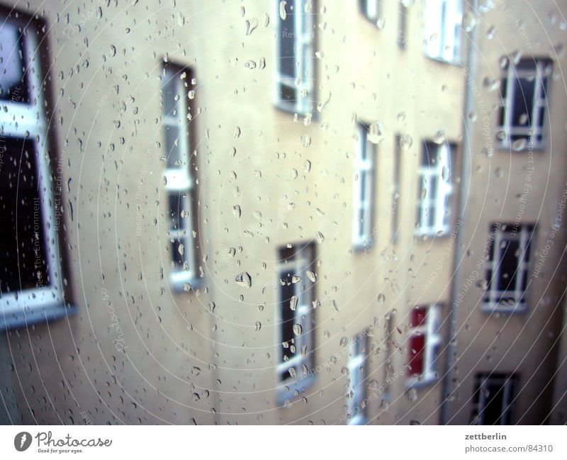 Regen Windschutzscheibe Fenster Haus Stadthaus Etage Mieter Vermieter schlechtes Wetter Ozonloch Malediven Gewitterregen Haushaltsloch Wohnung Singlewohnung