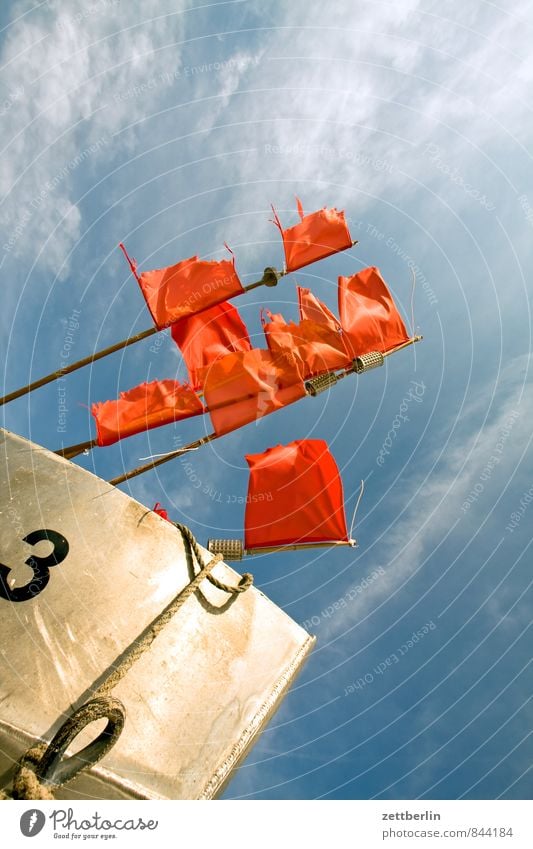 Boot Nr. 3 Erholung Ferien & Urlaub & Reisen Horizont Küste Mecklenburg-Vorpommern Meer Ostsee Strand Fahne Wind wehen flattern Fischereiwirtschaft