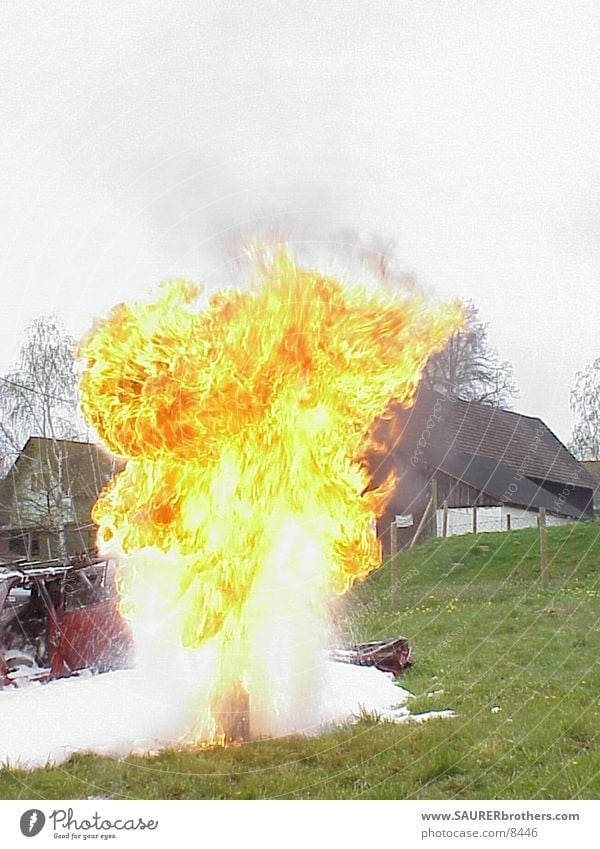 Fettexplosion heiß Physik Fototechnik Brand Flamme Wärme Gefahr in der Küche Vorführung bei der Entstehungsbrandbekämpfung Feuerwehr