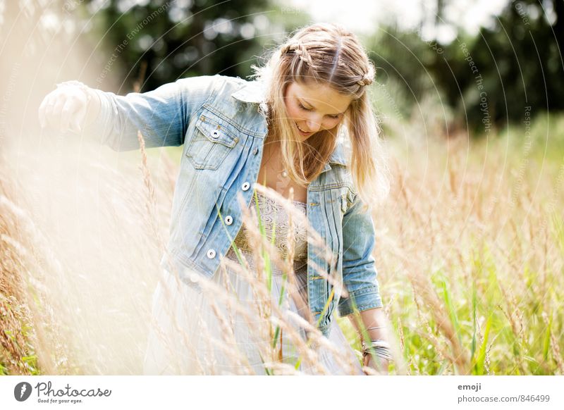 happy feminin Junge Frau Jugendliche 1 Mensch 18-30 Jahre Erwachsene Umwelt Natur Landschaft Pflanze schön natürlich Farbfoto Außenaufnahme Tag