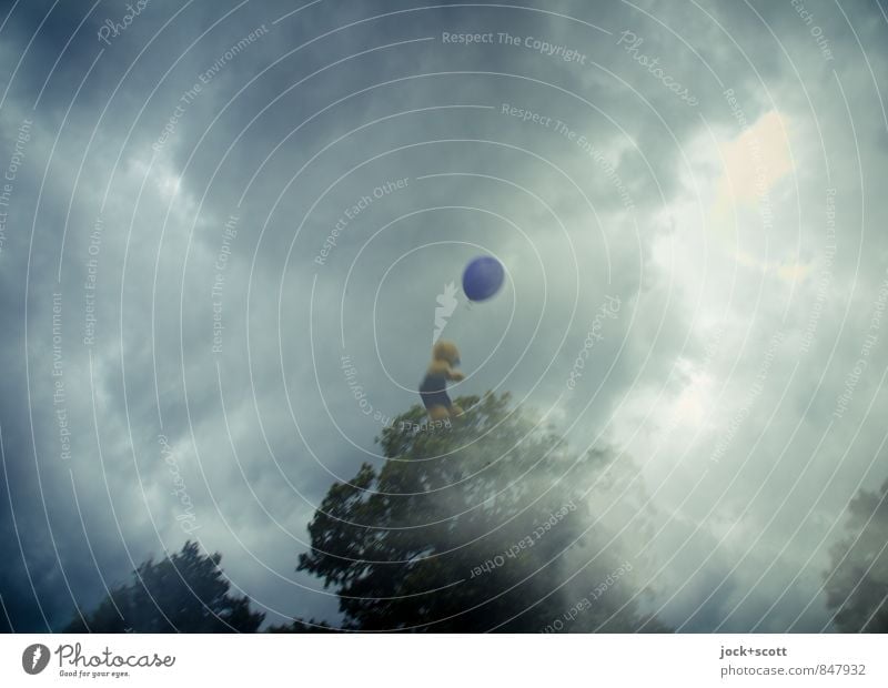 bizarr / teddy trip Freiheit Gewitterwolken Luftballon Teddybär fliegen träumen außergewöhnlich Abenteuer skurril Surrealismus Doppelbelichtung Illusion