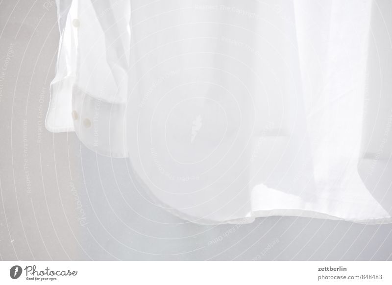 Das letzte Hemd Baumwolle Bekleidung Haus Haushalt Mode Stoff weiß Wäsche Saum Manschette anziehen trocknen aufhängen ärmellos Anzug Textilien Muster Studium