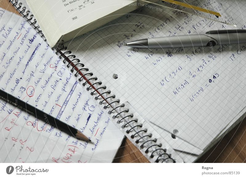 Homework Rechenheft Stress Leichtigkeit Mathematik Kugelschreiber Bleistift Fehler korrigieren Schulunterricht Englisch Langeweile Konzentration Hausaufgabe