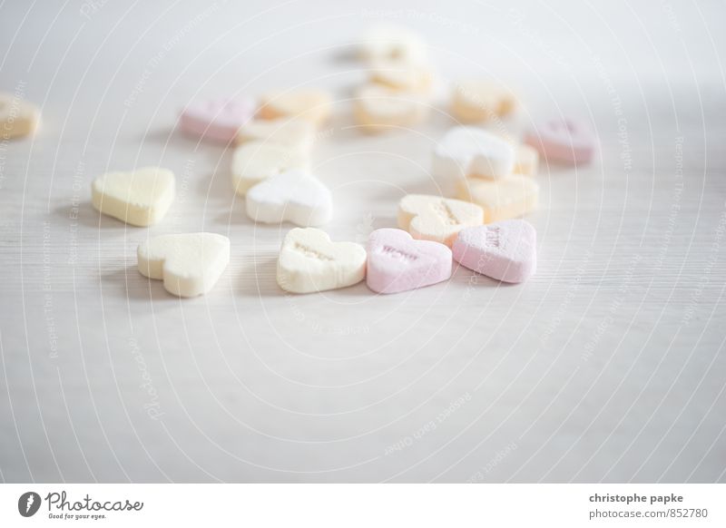 Who loves candy? Süßwaren Gesundheit Angeln Herz süß Liebe Verliebtheit Zucker ungesund Karies Kindheit Farbfoto Nahaufnahme Detailaufnahme Makroaufnahme