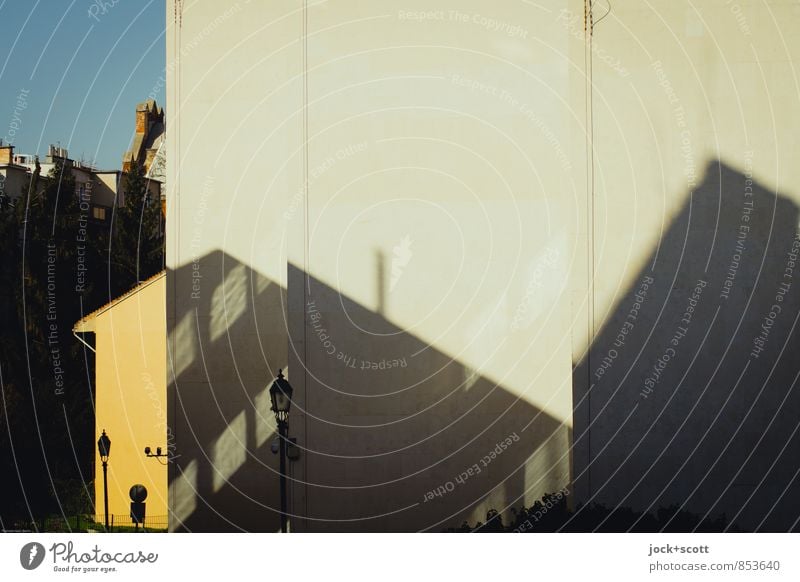 Polylux Design Architektur Budapest Brandmauer Straßenbeleuchtung Verschwiegenheit vernünftig Schattenspiel Freiraum Projektion Illusion abstrakt