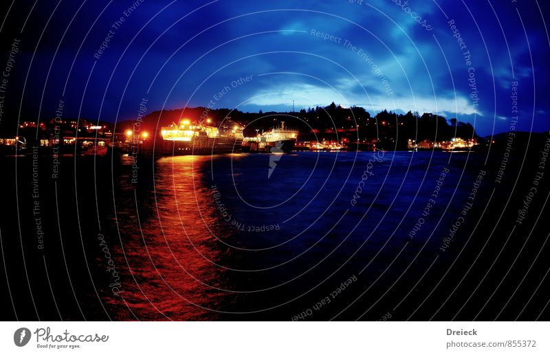 Port Oban Wasser Wolken Nachthimmel Horizont Mond Herbst Küste Seeufer Flussufer Highlands Schottland Großbritannien Europa Hafenstadt Stadtzentrum Stadtrand