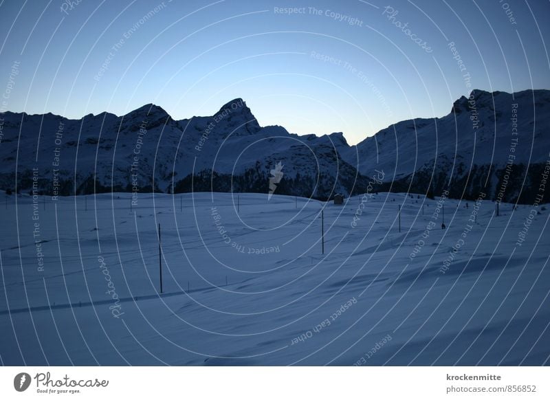 Winterschlaf Umwelt Natur Landschaft Himmel Sonnenaufgang Sonnenuntergang Schnee Hügel Felsen Alpen Berge u. Gebirge Gipfel Schneebedeckte Gipfel leuchten blau
