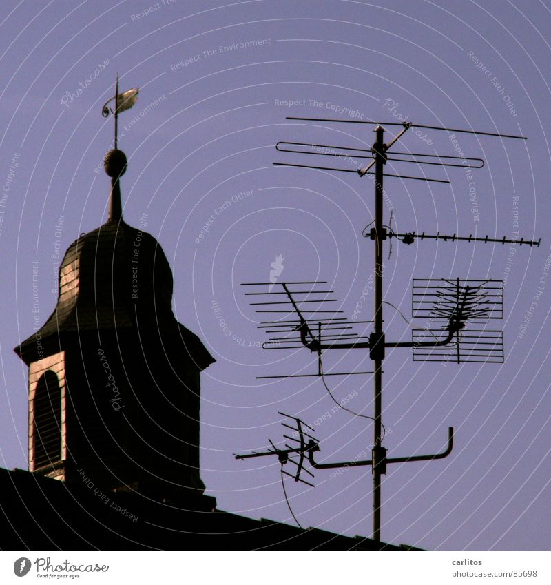 Radio Vatikan Kirchturm Kirchturmspitze Wetterhahn Antenne Information Fernsehen terrestrisch Verständnis Medien Gotteshäuser Telekommunikation