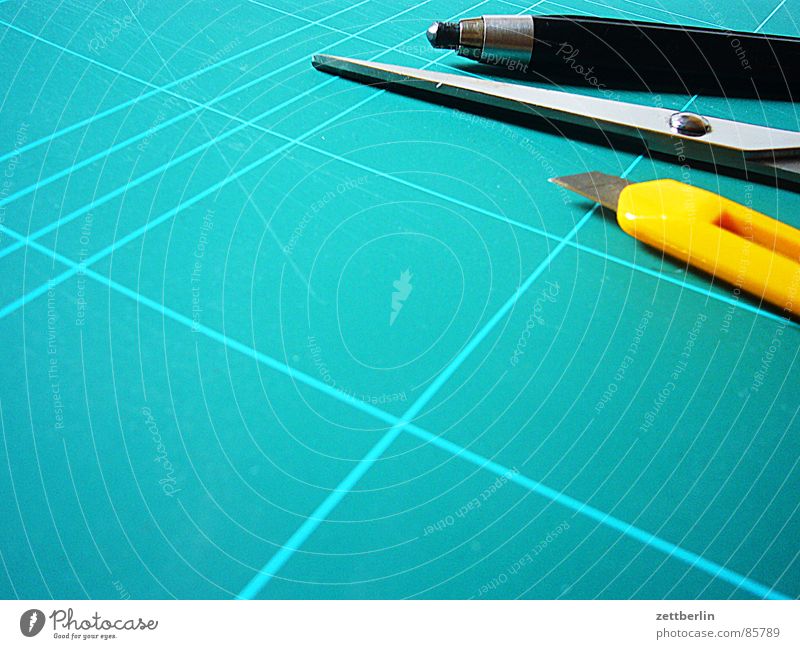 Grafikbesteck bestätigen geschnitten Unterlage Bleistift zeichnen Entwurf Papier Raster Spielzeug Spielfeld Arbeit & Erwerbstätigkeit Typographie planen Kunst