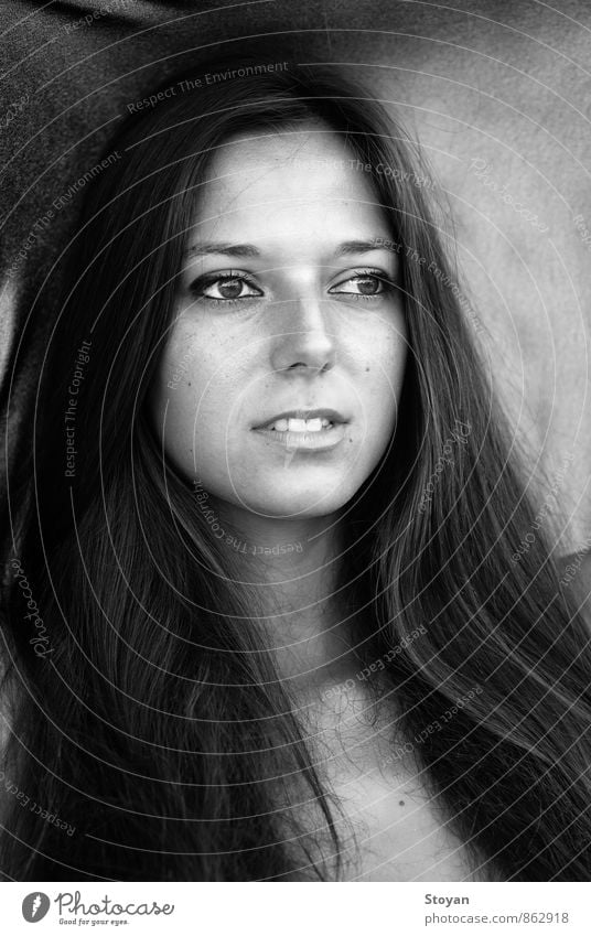 Schwarz-Weiß-Porträt der bulgarischen Frau (Mode) Mensch Erwachsene Freundschaft Haut Kopf Haare & Frisuren Gesicht Auge Nase Mund Lippen Zähne 1 18-30 Jahre