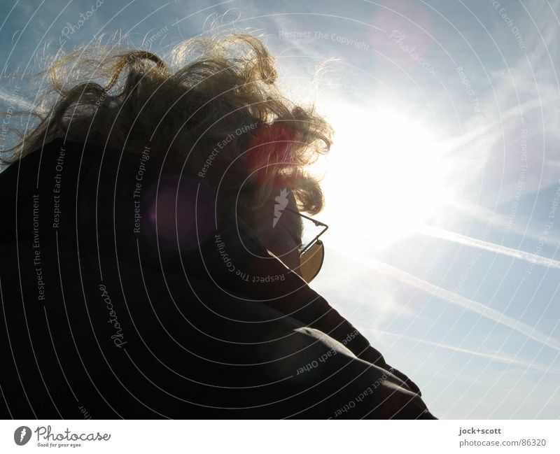 EK silhouette inkognito Frau Kopf Himmel Schönes Wetter Wind Jacke Sonnenbrille Locken genießen blenden kraus Unbeschwertheit Haarschopf schmeichelnd Firmament