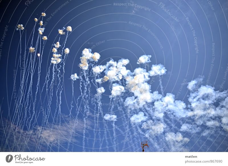 pfft...krrk Freude Feste & Feiern Jahrmarkt blau weiß Fröhlichkeit Feuerwerk Antenne Himmel (Jenseits) Wolken Galicia Farbfoto Außenaufnahme Menschenleer