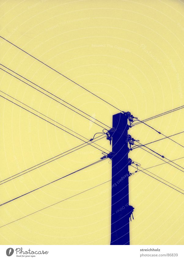 Strommast wie zu omas Zeiten Elektrizität abstrakt Altwaren konservativ antiquarisch Ostzone Altmaterial Sowjetische Besatzungszone Stromrichter DDR