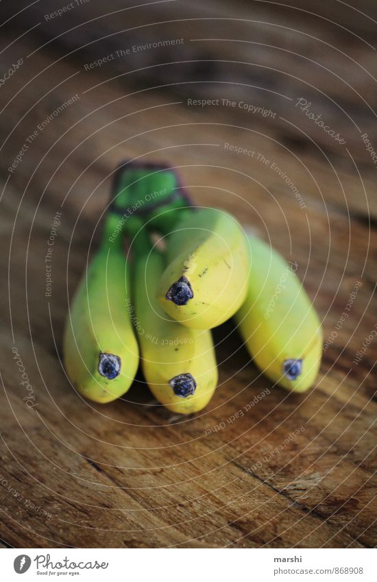Babybananas Lebensmittel Frucht Ernährung Essen Gefühle Banane gelb exotisch lecker Appetit & Hunger Snack klein Holztisch Farbfoto Innenaufnahme Nahaufnahme