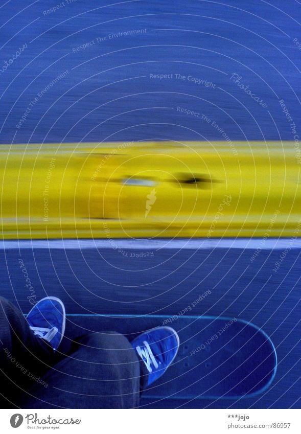 Lenkgeometrie {f} mit negativem Lenkrollradius... blau-gelb Skateboarding Schuhe Halfpipe Geschwindigkeit Geschwindigkeitsbegrenzung Beschleunigung Sport