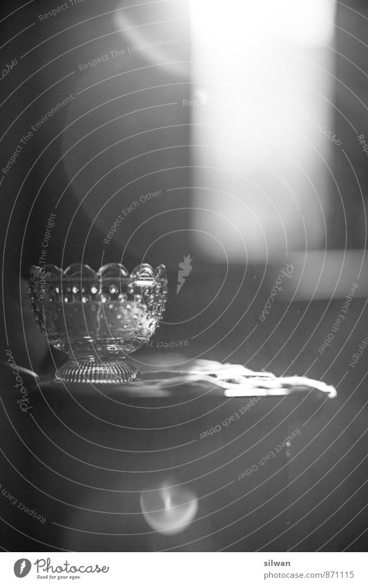 Sonnenkelch !? Schalen & Schüsseln Dekoration & Verzierung alt glänzend retro rund grau schwarz weiß Kunst stagnierend Stimmung Lichtspiel Blendenfleck