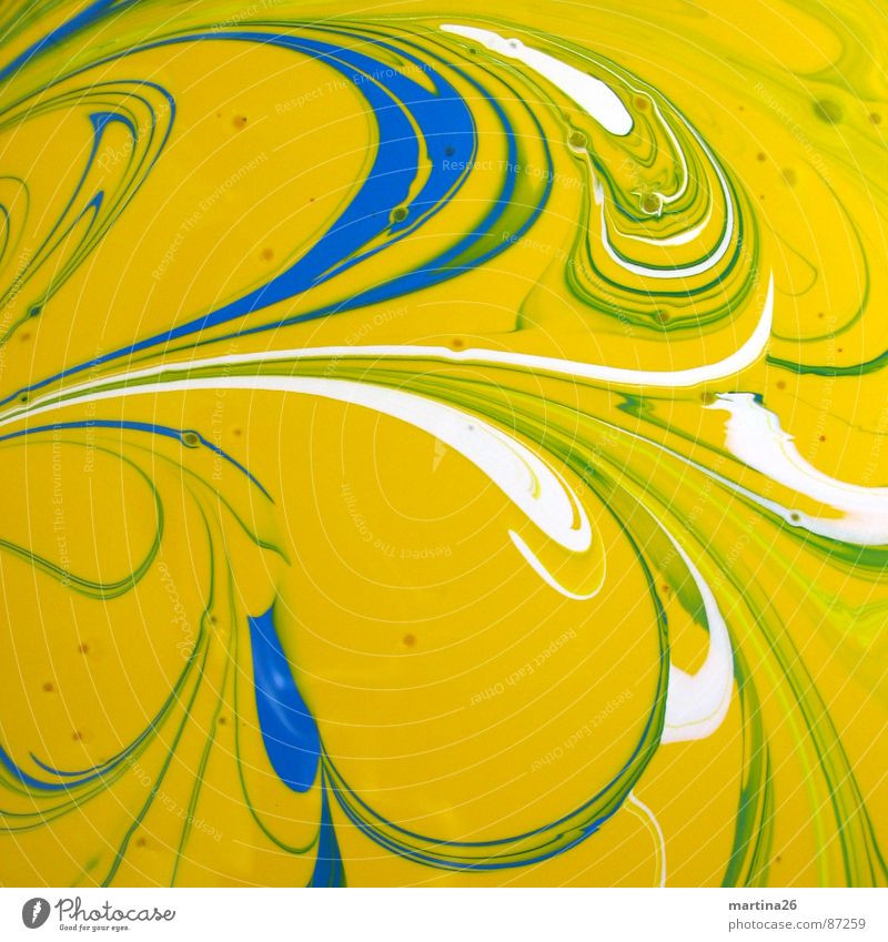 Grün in der Vorstufe Dispersionsfarbe gelb Flüssigkeit zähflüssig mehrfarbig grün weiß Schliere Verlauf Mischung streichen Fröhlichkeit Kunst Kunsthandwerk