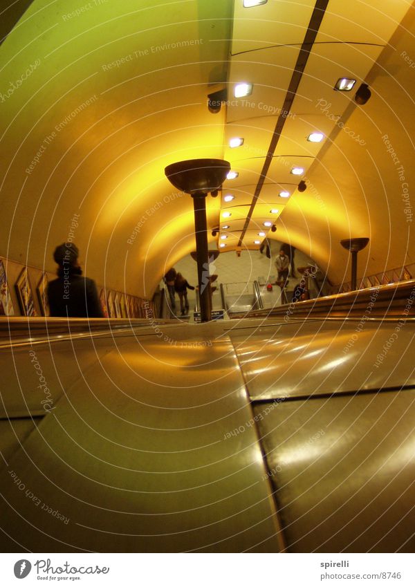 Turnpike Lane Escalator 2 Rolltreppe U-Bahn London Tunnel Licht Architektur London Underground Treppe Beleuchtung