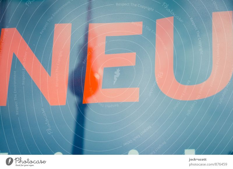 der letzte Schrei Wort Typographie Sehenswürdigkeit Wahrzeichen Berliner Fernsehturm Plakat Glasscheibe einfach trendy modern neu orange Begeisterung Optimismus