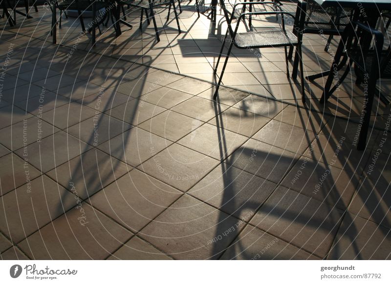 Cafe del Wintersonne Sonnenspiegelung hell Licht Stuhl Balkon Café Mittagssonne Schattenspiel Sonntag Sonnenuntergang verdunkeln Morgen Reflexion & Spiegelung