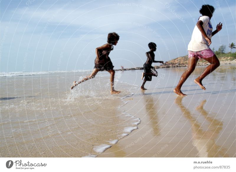 aborigines Aborigine einheimisch Kind Strand Meer Australien Urvolk Wasser