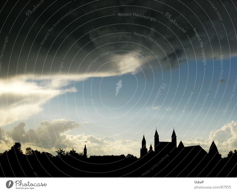 Himmel-Stadt-Sandwich Maastricht schwarz Niederlande Wolken dunkel Europa königreich der niederlande
