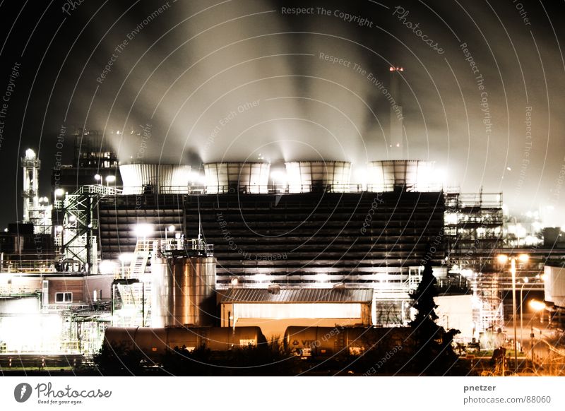 Auspuff Maximal Produktion Schaffung Jahrgang Fabrik Rauch Licht Nacht Langzeitbelichtung Belichtung 4 schwarz Luft Kohlendioxid Umwelt Umweltverschmutzung