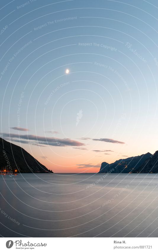 Mond über dem Gardasee Himmel Sommer Schönes Wetter Berge u. Gebirge See ruhig Meran 2014 Licht Abenddämmerung Farbfoto Menschenleer Textfreiraum oben