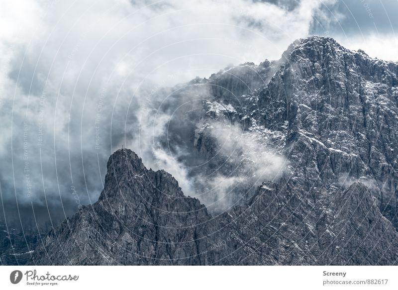 Bedrohlich Ferien & Urlaub & Reisen Tourismus Ausflug Abenteuer Freiheit Berge u. Gebirge wandern Natur Landschaft Wolken Wetter schlechtes Wetter Felsen Alpen
