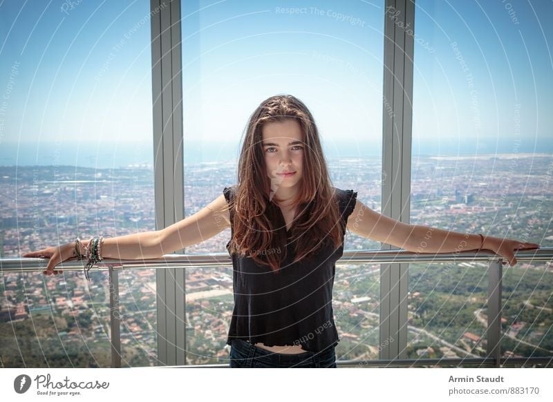 Barcelona und Ich Lifestyle Leben Ferien & Urlaub & Reisen Tourismus Sommerurlaub Mensch feminin Frau Erwachsene Jugendliche 1 13-18 Jahre Kind Stadt Skyline