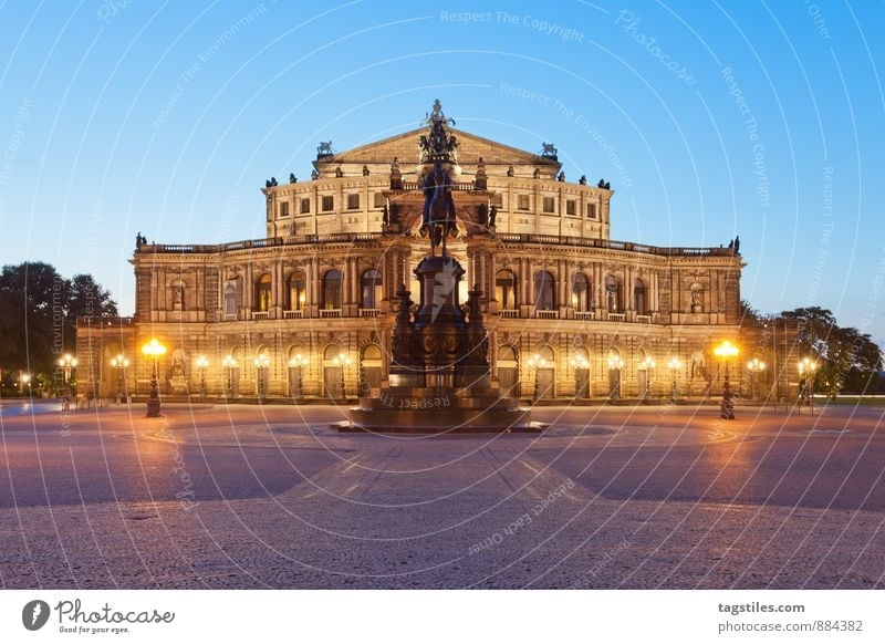 BLAUE STUNDE, DRESDEN Semperoper Oper Opernhaus Dresden Architektur Nacht Dämmerung Wahrzeichen Sachsen Deutschland Hauptstadt Langzeitbelichtung