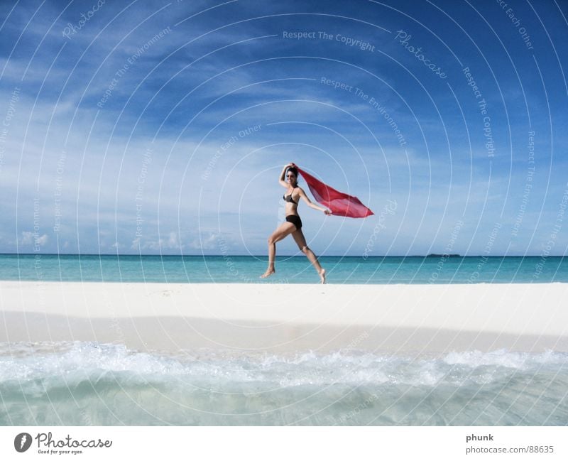 strandlauf#3 Strand Meer Ferien & Urlaub & Reisen Frau springen hüpfen Bikini Malediven Indien schön Schifffahrt Gesundheit Sonne laufen Freude Wasser Wetter