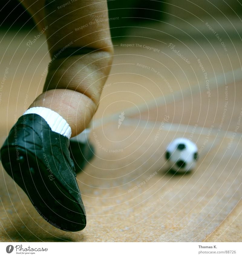 Fingerball Schuhe Turnschuh Ballsport Fußball Tor Beine fc haudaneben