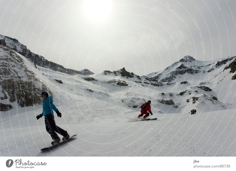 Skiing | Boarding Snowboard fahren vergangen Körperhaltung drehen Geschwindigkeit Jacke Hose Helm Skifahren Skifahrer rot grau weiß schlechtes Wetter Wolken