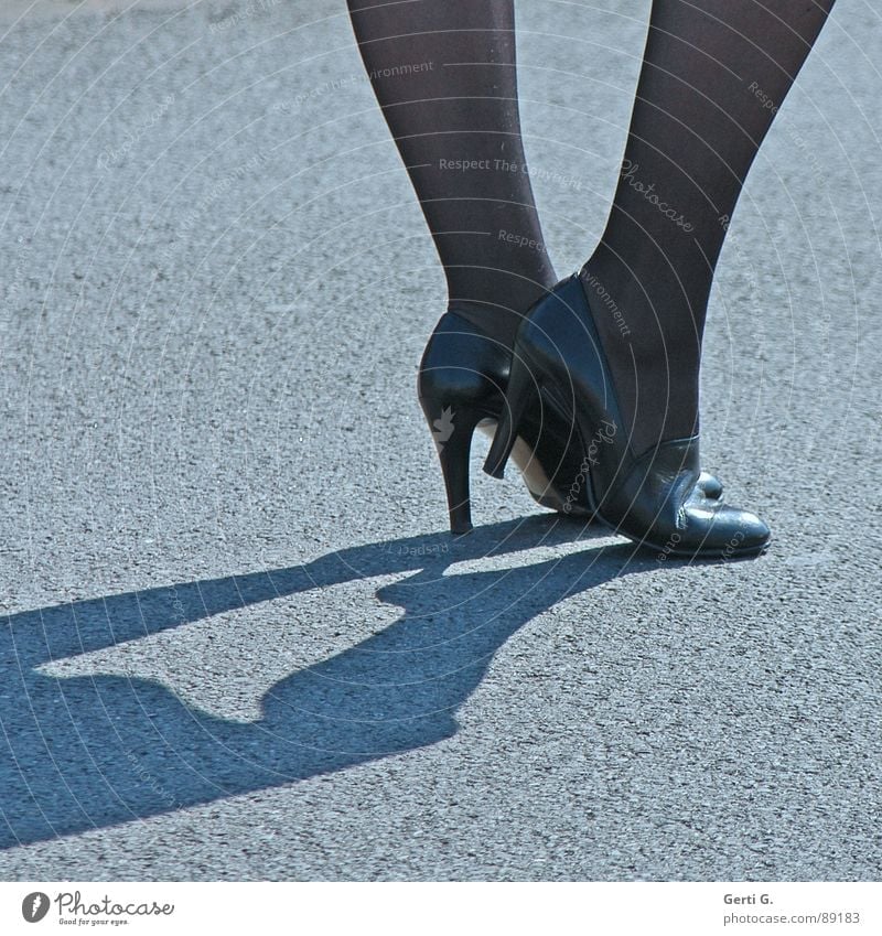 high heels Strumpfhose Schuhe Damenschuhe Unterschenkel Wade dünn schön Minirock stehen Bewegung gehen Bekleidung Reichtum Dienstleistungsgewerbe sexy Ally