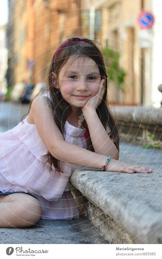 glückliches kleines Mädchen Lifestyle schön Ferien & Urlaub & Reisen Städtereise Sommer Sommerurlaub Sonne Mensch Kind Körper Gesicht 1 3-8 Jahre Kindheit Roma