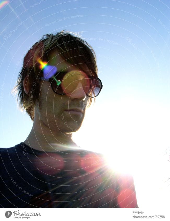 r.e.f.l.e.x.i.o.n.s. Selbstportrait Pornobrille Physik Mann Sonnenbrille Brille Körperhaltung unrasiert Pampa Gegenlicht Sonnenstrahlen Himmelskörper & Weltall