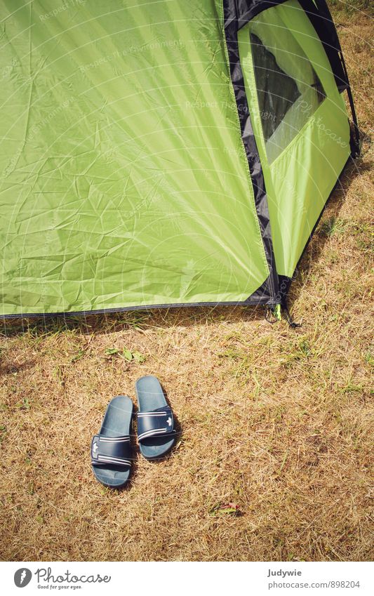Heimkommen | Dauercamper Ferien & Urlaub & Reisen Tourismus Ausflug Abenteuer Camping Sommer Sommerurlaub Sonne wandern Umwelt Natur Gras Wiese Schuhe